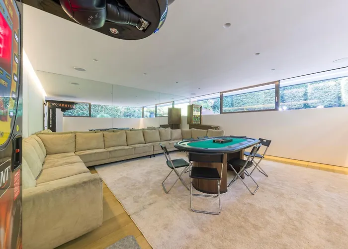 Luxurious 1000m2 With Garden And Pool