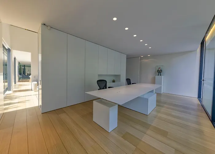 וילה Luxurious 1000m2 With Garden And Pool בריסל