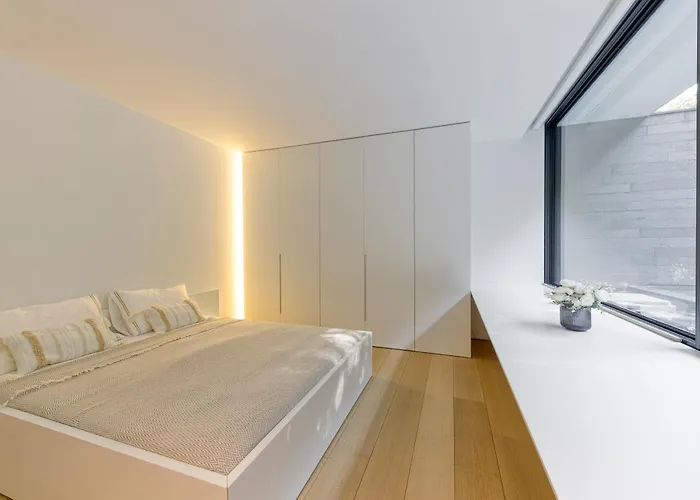 Luxurious 1000m2 With Garden And Pool וילה בריסל