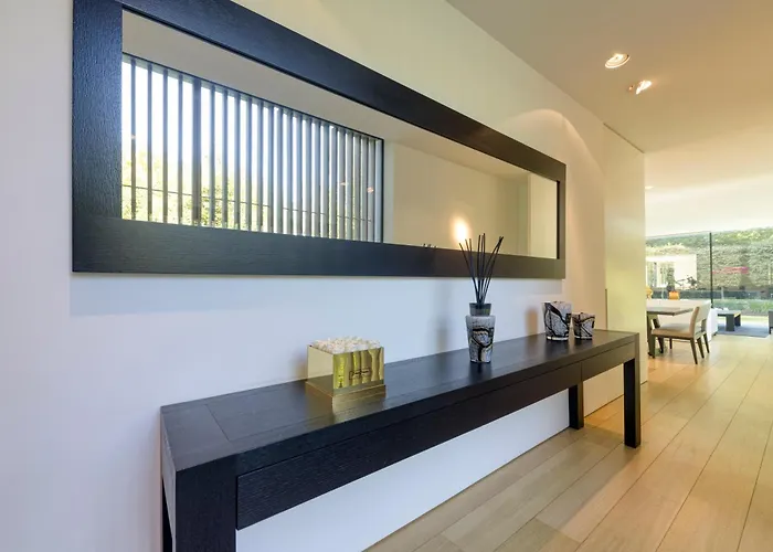 וילה Luxurious 1000m2 With Garden And Pool