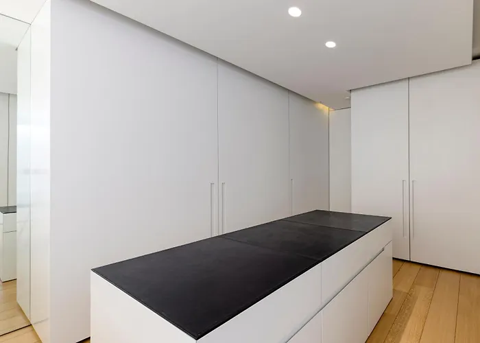 Luxurious 1000m2 With Garden And Pool *