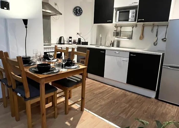 Cosy Flat - Eu District - Center - 4 Persons Daire *