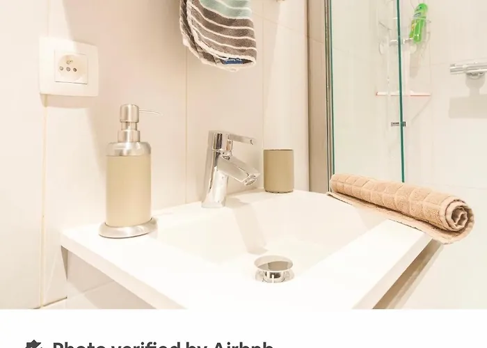 - Steps Grand Place - Local Vibrant Neighbourhood Brussels