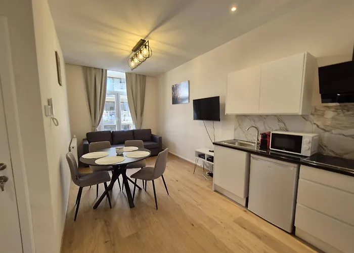 Modern Near Avenue Louise شقة بروكسل
