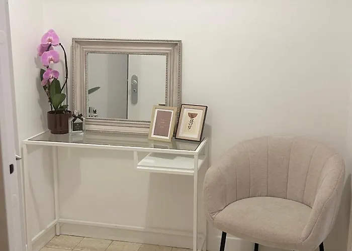 Charming Two Bedroom Flat - Nato - Apartment