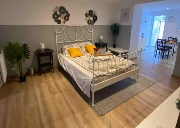 Apartment Superbe Full Equipe Avec Cour Exterieur Brüssel