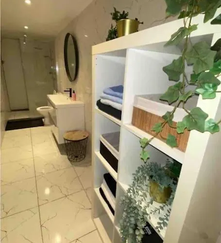 Superbe Full Equipe Avec Cour Exterieur Apartment