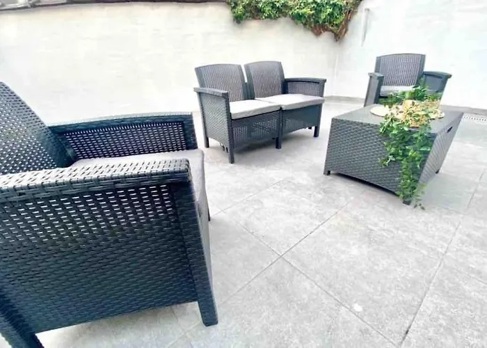 Apartment Superbe Full Equipe Avec Cour Exterieur