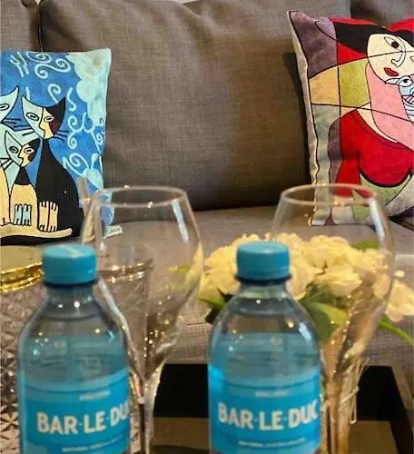 Superbe Full Equipe Avec Cour Exterieur