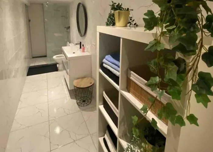 Appartement Superbe Full Equipe Avec Cour Exterieur