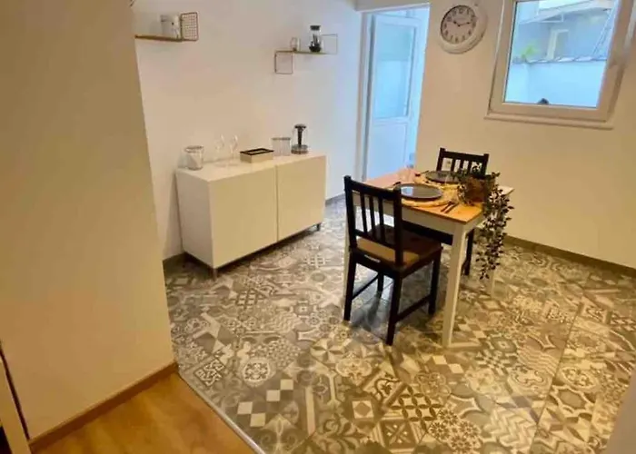 Appartement Superbe Full Equipe Avec Cour Exterieur Bruxelles