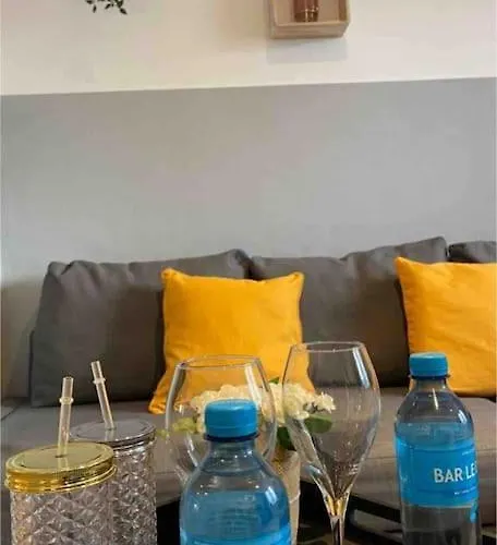 Superbe Full Equipe Avec Cour Exterieur Apartment