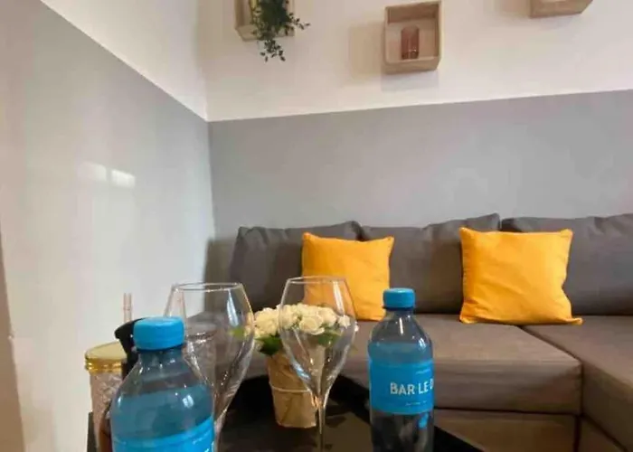 Superbe Full Equipe Avec Cour Exterieur Bruxelles