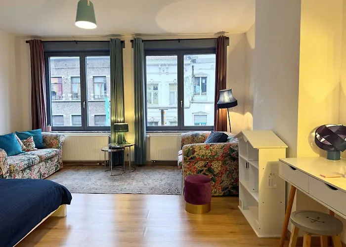 The Bachelor Backpacker Spot