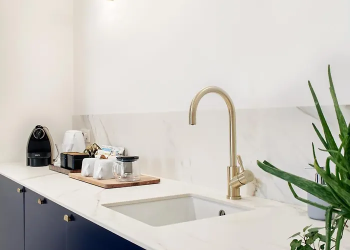 Urban Walls Bed & Breakfast 4*