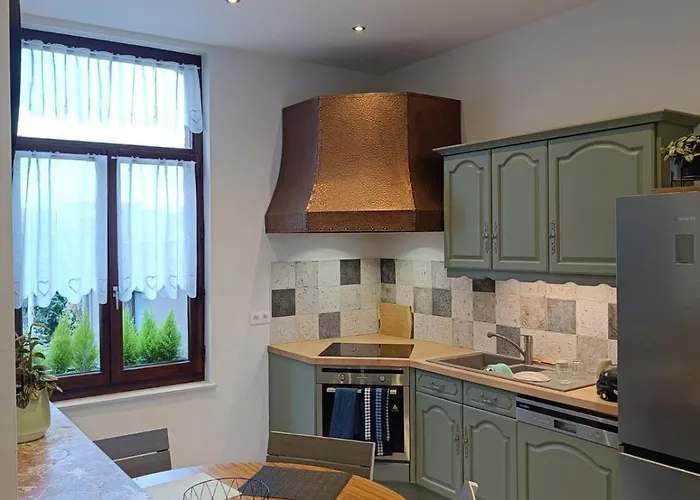 Modern Triplex 140m2 - 4 Bedrooms, 1 Living & 2 Bathrooms - 8 People In *