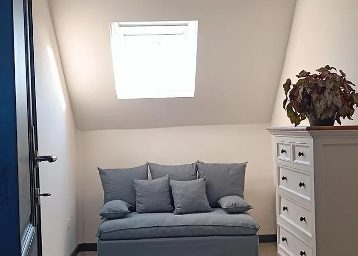 Modern Triplex 140m2 - 4 Bedrooms, 1 Living & 2 Bathrooms - 8 People In *