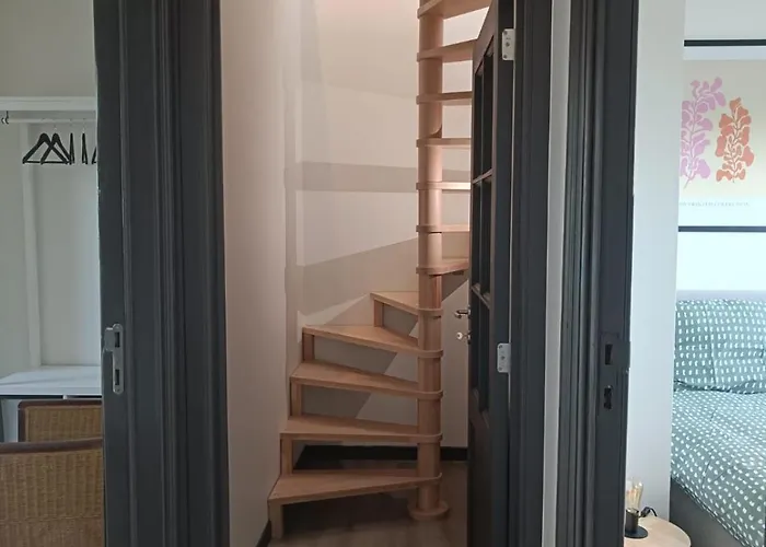 Modern Triplex 140m2 - 4 Bedrooms, 1 Living & 2 Bathrooms - 8 People In * Bruxelles