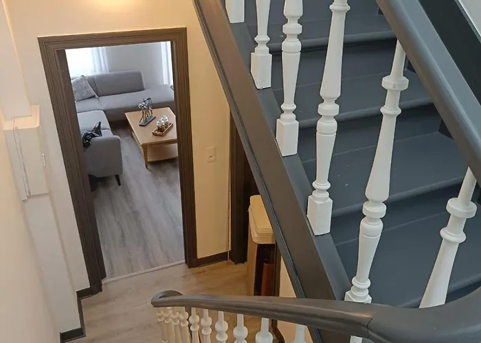 Modern Triplex 140m2 - 4 Bedrooms, 1 Living & 2 Bathrooms - 8 People In Brüssel