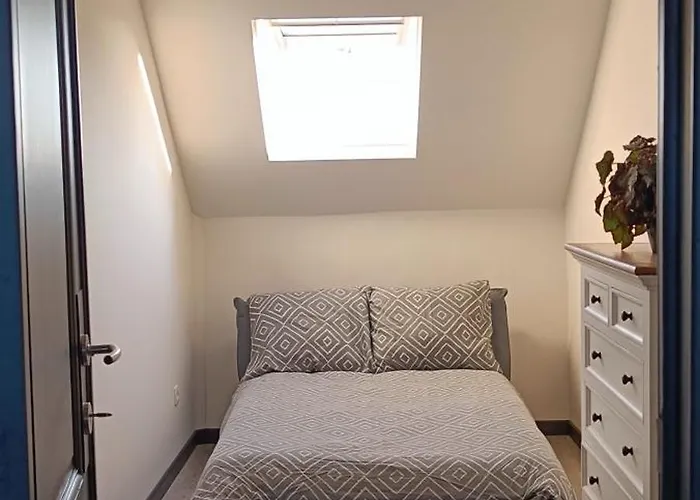 Modern Triplex 140m2 - 4 Bedrooms, 1 Living & 2 Bathrooms - 8 People In