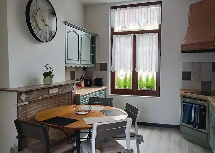 Lejlighed Modern Triplex 140m2 - 4 Bedrooms, 1 Living & 2 Bathrooms - 8 People In