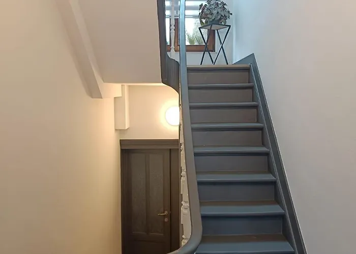 Modern Triplex 140m2 - 4 Bedrooms, 1 Living & 2 Bathrooms - 8 People In Apartment *