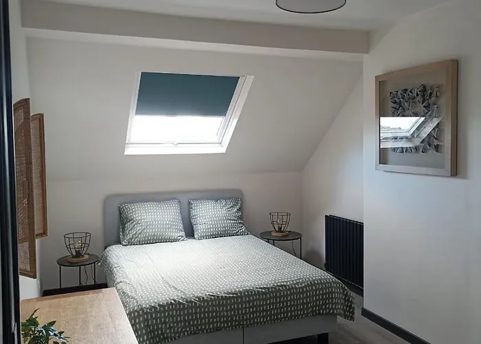 Modern Triplex 140m2 - 4 Bedrooms, 1 Living & 2 Bathrooms - 8 People In * Bruxelles