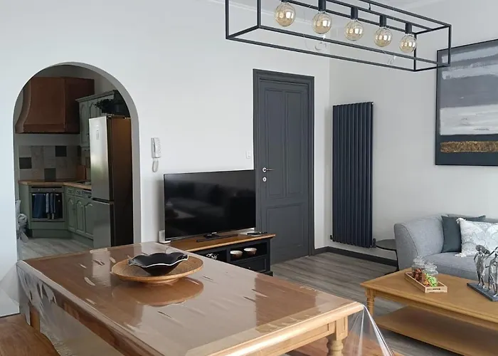 Modern Triplex 140m2 - 4 Bedrooms, 1 Living & 2 Bathrooms - 8 People In Lejlighed *