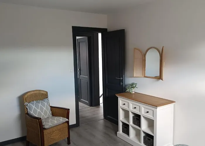 Modern Triplex 140m2 - 4 Bedrooms, 1 Living & 2 Bathrooms - 8 People In Lejlighed