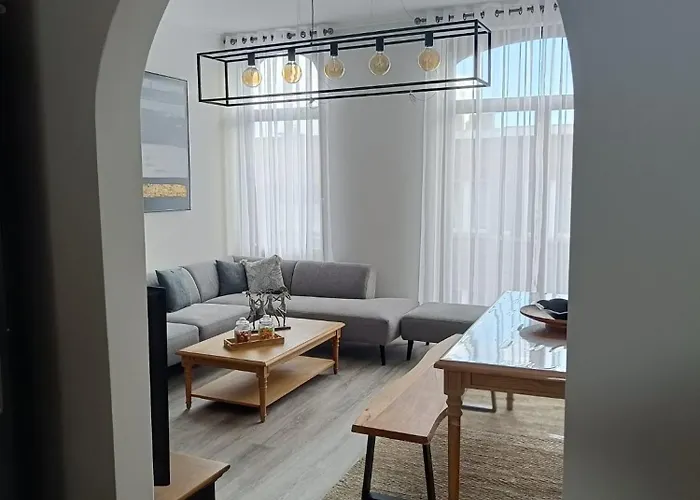 Modern Triplex 140m2 - 4 Bedrooms, 1 Living & 2 Bathrooms - 8 People In * Bruxelles