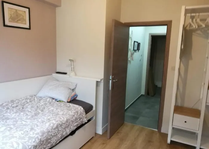 Fully Equipped Two Bedroom Schuman Area Apartament *