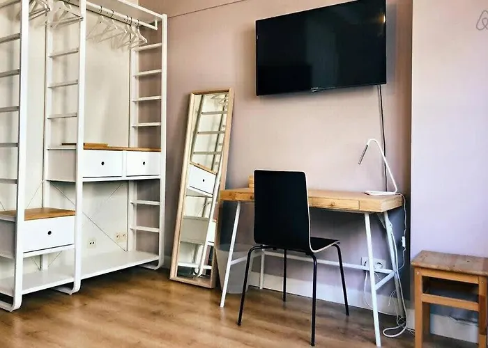 Fully Equipped Two Bedroom Schuman Area Apartament *