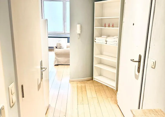 Beautiful 2 Bedroom Familiar Luxury Apartment