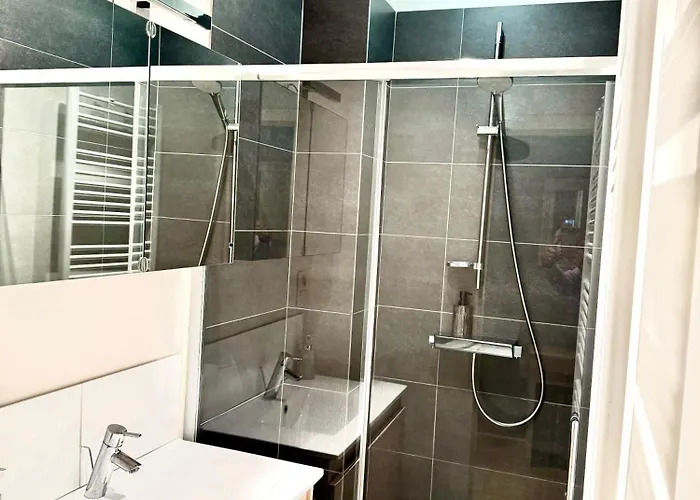 Beautiful 2 Bedroom Familiar Luxury *