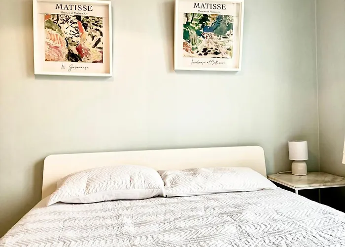 Beautiful 2 Bedroom Familiar Luxury