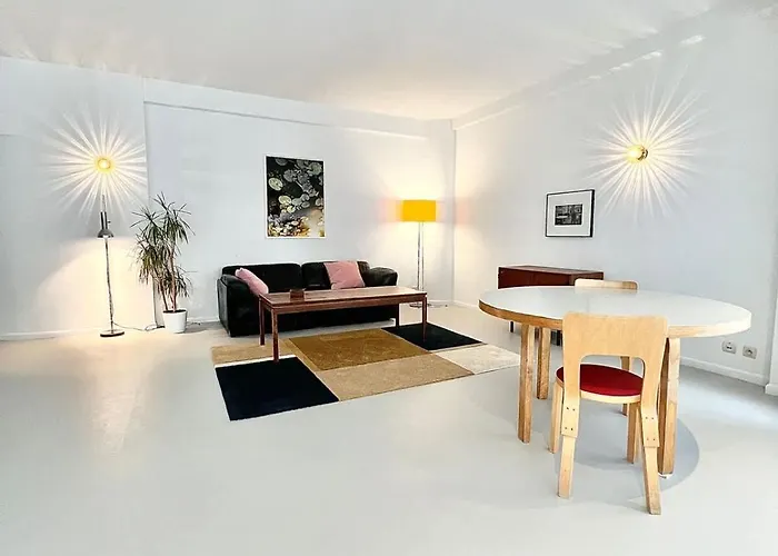 5 Min From Grand Place 1 Bedroom Apt Renovated! *