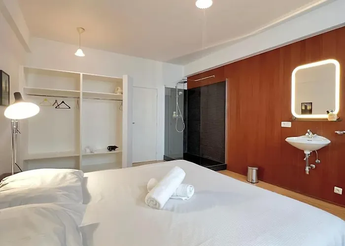 5 Min From Grand Place 1 Bedroom Apt Renovated! * Bruxelas