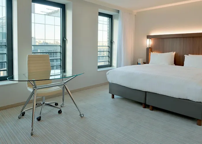 Courtyard By Marriott Eu מלון 4*