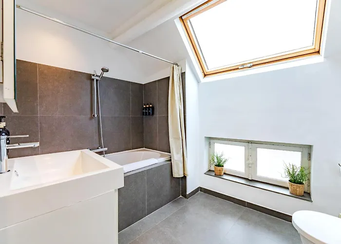 Modern Flat Near Grand Place