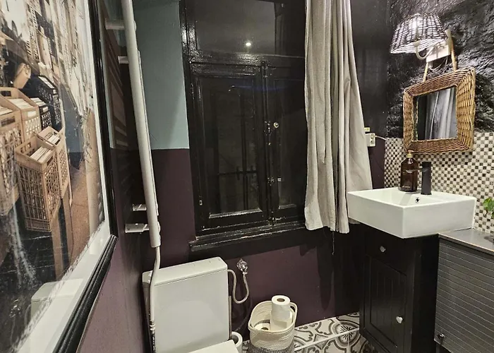 Centre Petite Privee Au Sablon ! Guest house