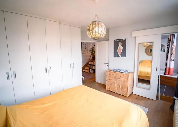 2 Avec Rooftop Suspendu Au Cimetiere D'ixelles Bruxelas