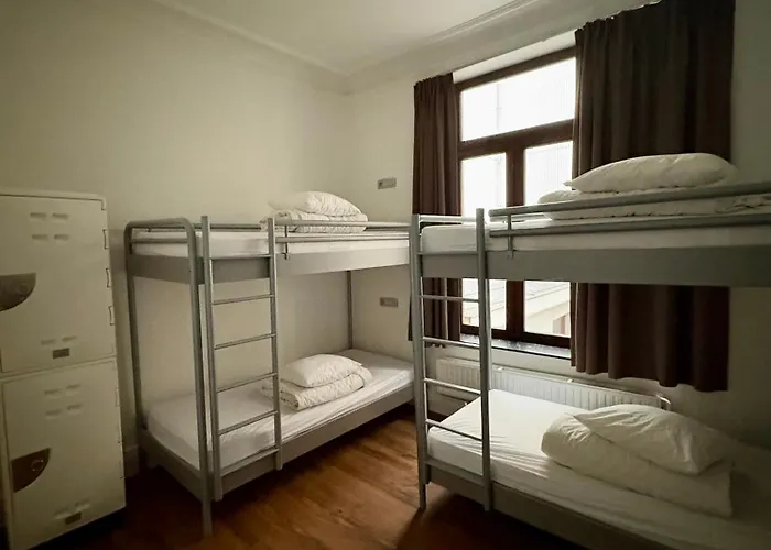 The Legacy By 2go4 Center Hostel *