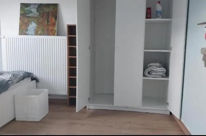 民宿 2 Lit Separe 3eme Etage 布鲁塞尔