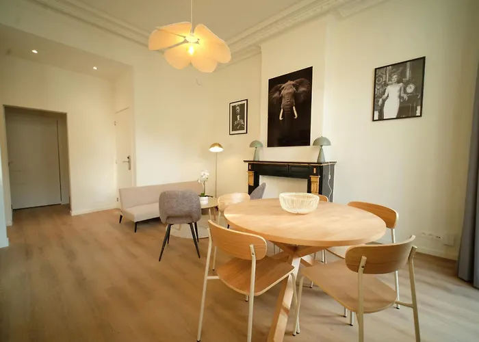 Noble Nest - Downtown *