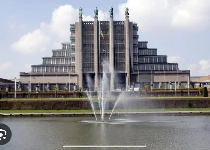 In Guest - Charming Guest In Historic Mansion