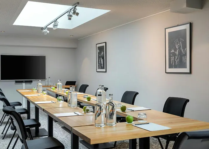 Courtyard By Marriott Eu מלון