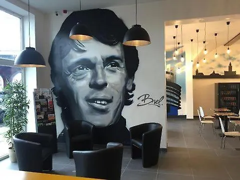 Auberge de jeunesse Midi 81 *