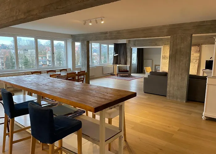 Penthouse Deschanel *