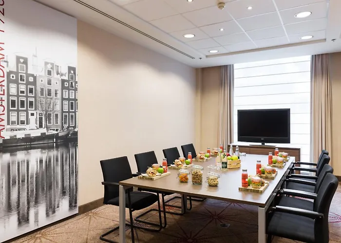 布鲁塞尔万怡酒店 酒店 4*