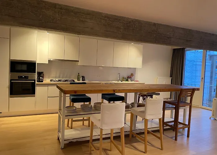 Penthouse Deschanel *